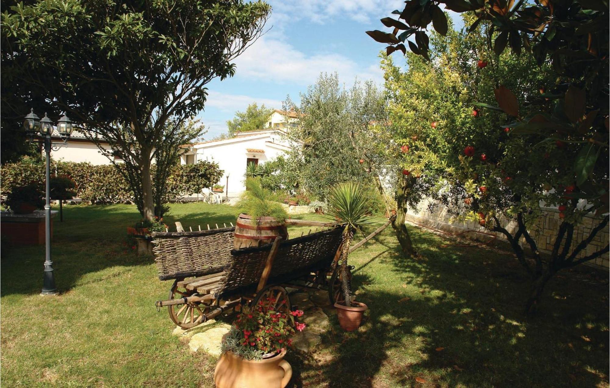 Beautiful Apartment In Pula With Kitchen