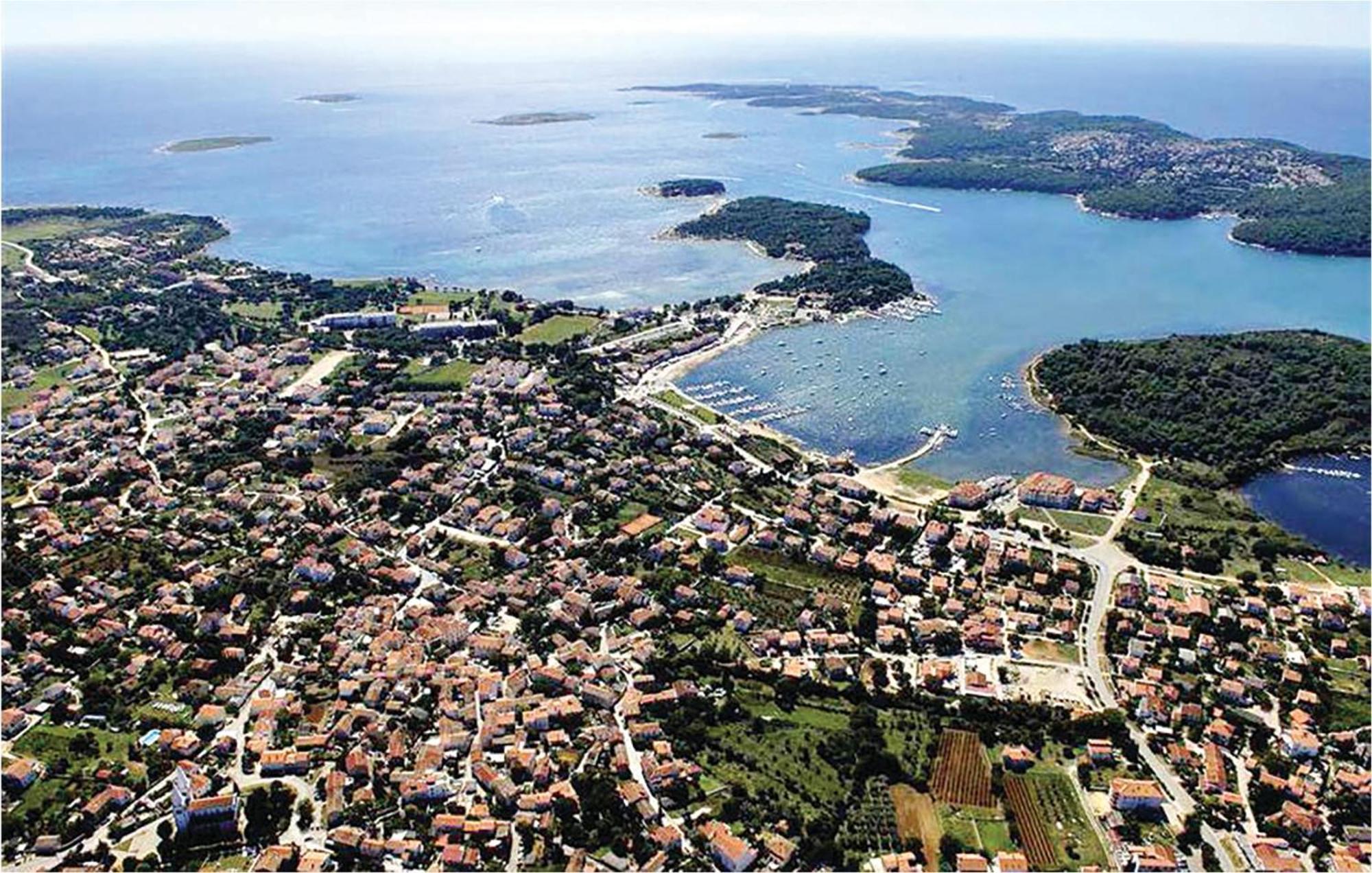 Beautiful Apartment In Pula With Kitchen Apartment